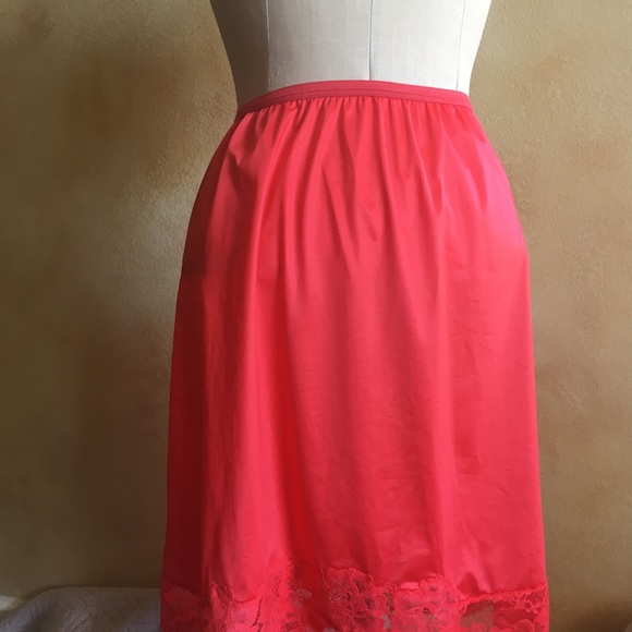Vintage half slip cherry red size small - Picture 4 of 6